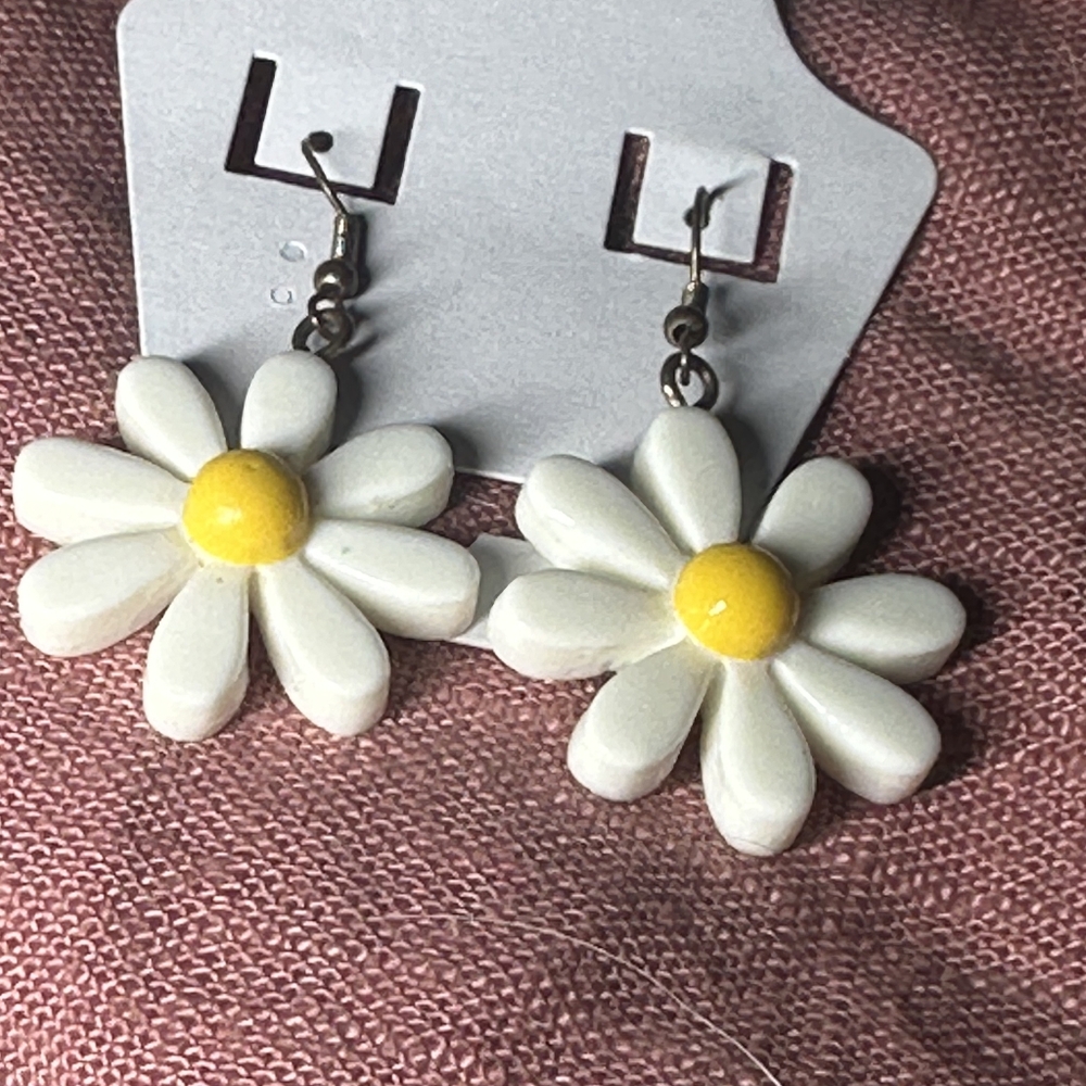 Cute Daisy earrings